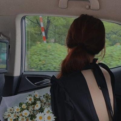 恋综女嘉宾又出大瓜：脚踏两条船，现场观众起哄，短时间内